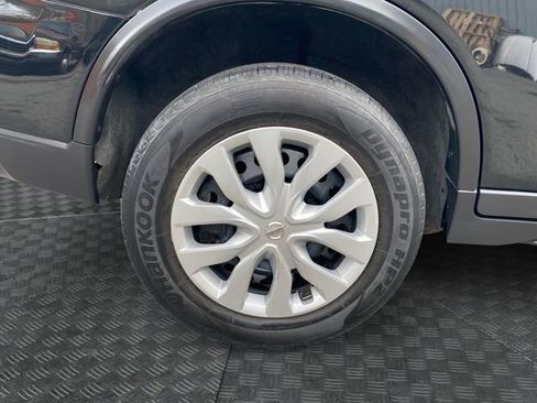 Used 2019 Nissan Rogue S image 32