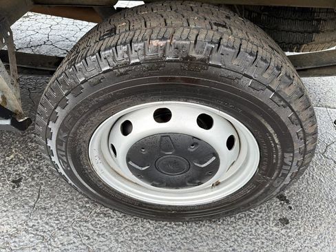 Used 2024 Ford Transit 250 148 Medium Roof RWD image 9