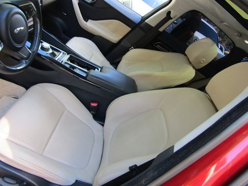 Used 2018 Jaguar F-PACE Premium AWD/4WD image 9