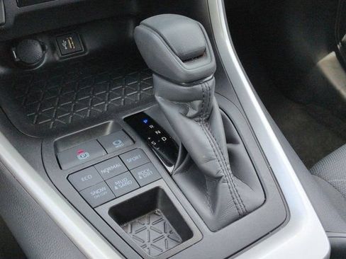 Used 2025 Toyota RAV4 XLE AWD/4WD image 15