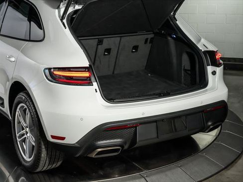 Used 2025 Porsche Macan AWD/4WD image 31