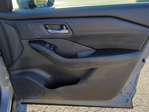 Used 2024 Nissan Rogue SL w/ SL Premium Package image 28