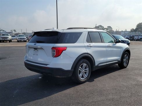 Used 2023 Ford Explorer XLT image 6