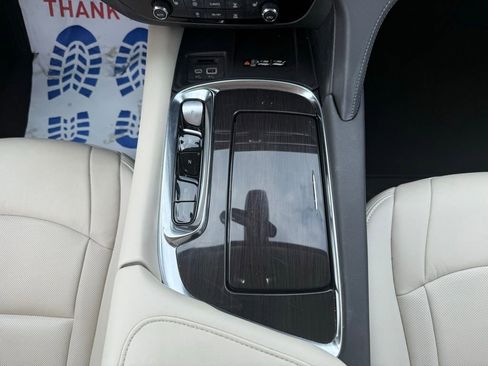 Used 2024 Buick Enclave Essence image 25
