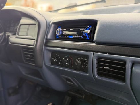 Used 1993 Ford F250 XLT image 61