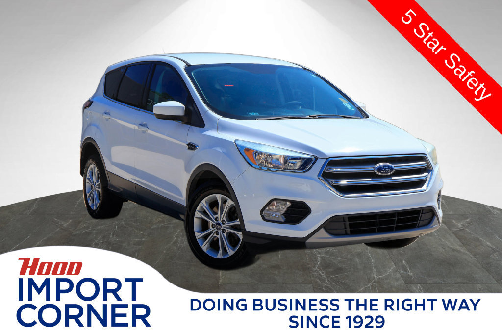 Used 2017 Ford Escape SE FWD image 1