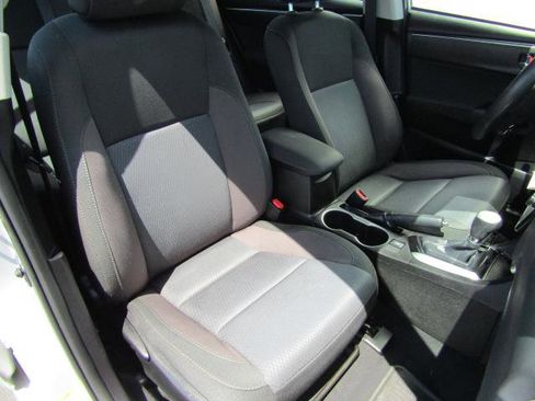 Used 2017 Toyota Corolla LE FWD image 9
