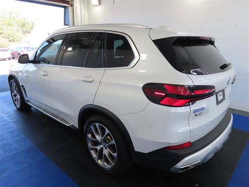 Used 2024 BMW X5 sDrive40i w/ Premium Package RWD image 4