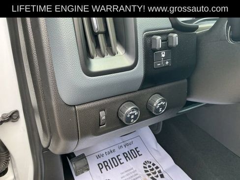 Used 2022 Chevrolet Colorado Z71 AWD/4WD image 12