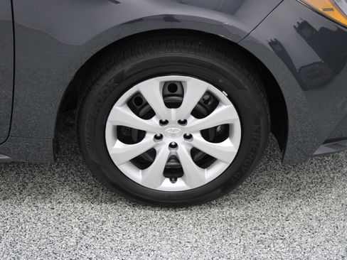 Used 2026 Toyota Corolla LE FWD image 5