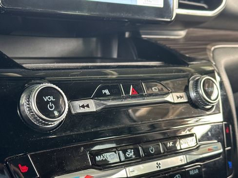 Used 2023 Ford Explorer Limited image 32