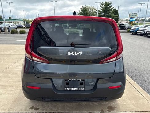 Used 2022 Kia Soul LX w/ Technology Package FWD image 4