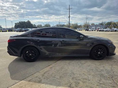 Used 2025 Toyota Camry SE image 7