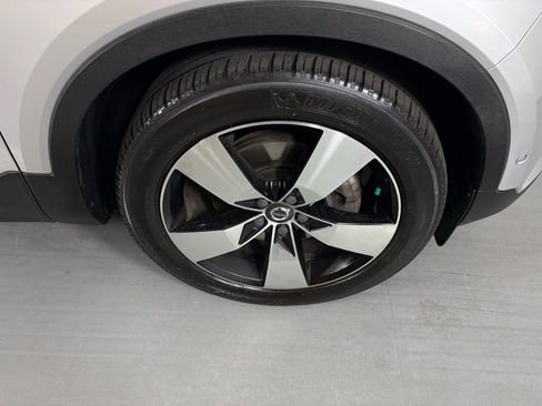Used 2019 Volvo XC40 T5 Momentum image 10