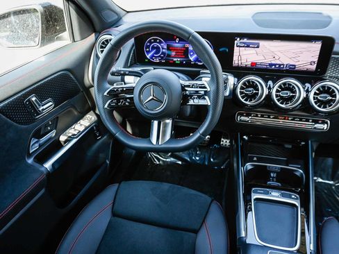 Used 2024 Mercedes-Benz EQB 300 4MATIC image 14