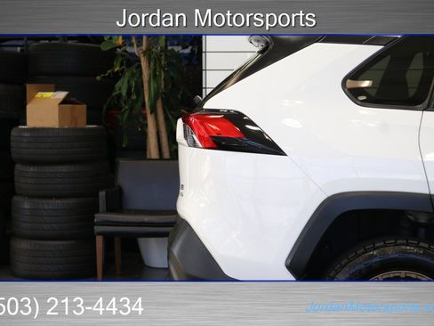 Used 2020 Toyota RAV4 LE image 57