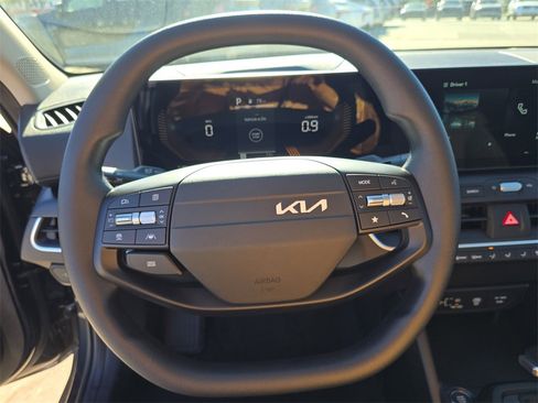 New 2025 Kia K4 LXS image 30