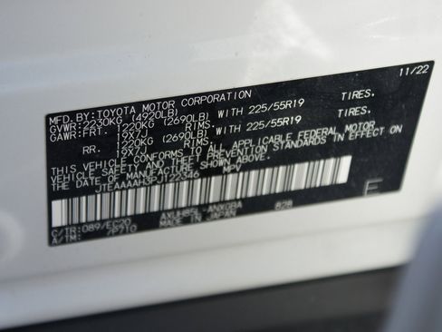 Used 2023 Toyota Venza XLE image 26