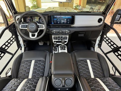 Used 2026 Jeep Wrangler Unlimited Sahara AWD/4WD image 38