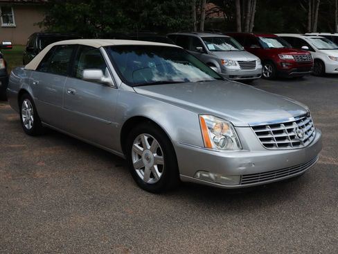 Used 2007 Cadillac DTS Luxury I image 3