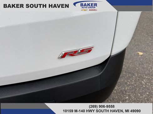 Used 2023 Chevrolet Traverse RS image 8