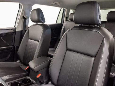 Used 2024 Volkswagen Tiguan SE FWD image 9