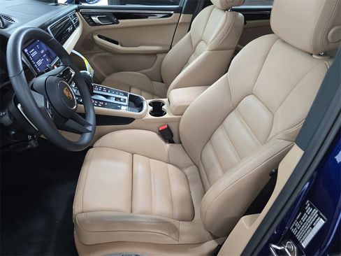 Used 2025 Porsche Macan image 5
