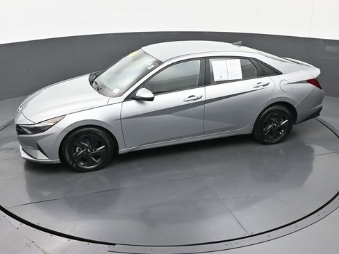 Used 2023 Hyundai Elantra SEL w/ Preferred Accessory Package image 31