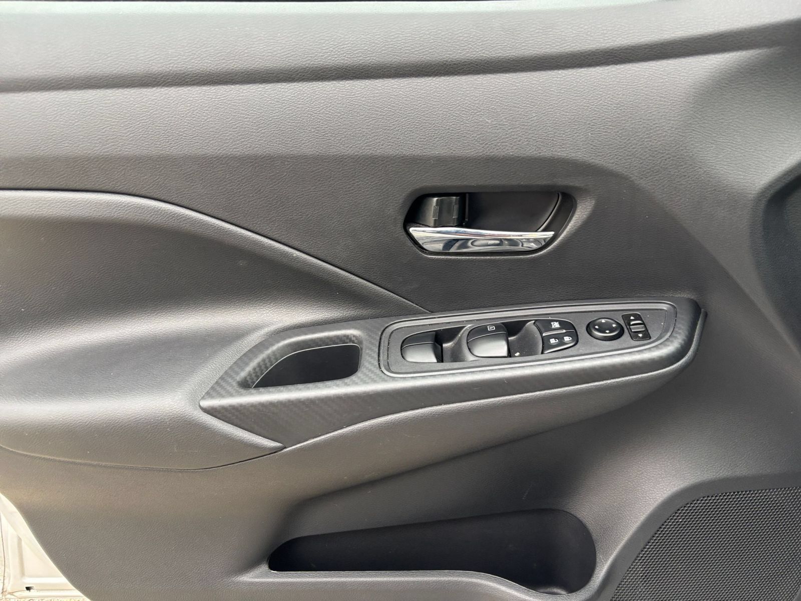 Used 2025 Nissan Versa SV FWD image 18