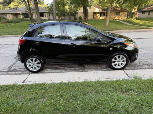 Used 2013 MAZDA MAZDA2 Touring FWD image 6
