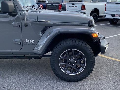 Used 2020 Jeep Gladiator Overland image 10