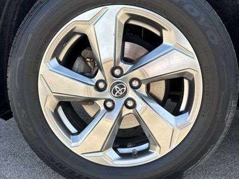 Used 2019 Toyota RAV4 Limited image 6