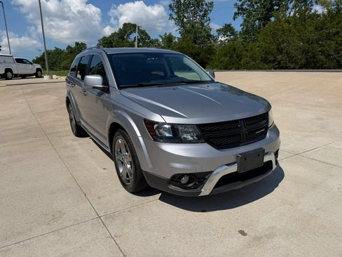Used 2017 Dodge Journey Crossroad FWD image 3