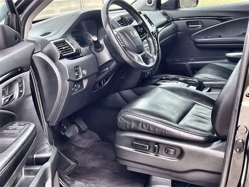 Certified 2019 Honda Pilot Touring image 3