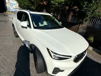 Used 2024 Volvo XC40 B5 Plus w/ Climate Package