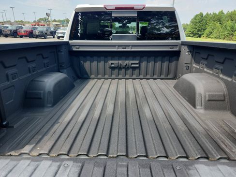 Used 2022 GMC Sierra 1500 SLT w/ SLT Premium Plus Package AWD/4WD image 14