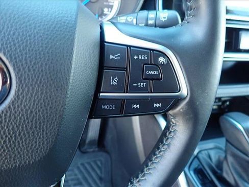 Used 2021 Toyota Highlander LE AWD/4WD image 16