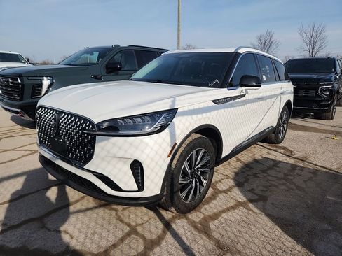 Used 2025 Lincoln Aviator AWD image 1