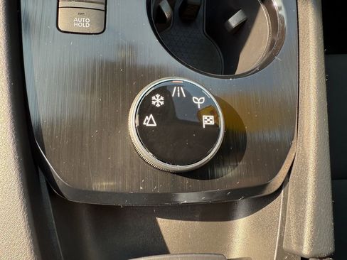 Used 2023 Nissan Rogue S image 21