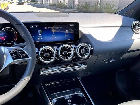 Used 2026 Mercedes-Benz GLA 250 4MATIC image 6