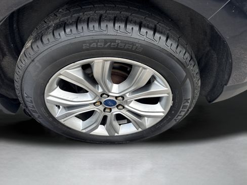 Used 2019 Ford Edge Titanium w/ Equipment Group 301A AWD/4WD image 9