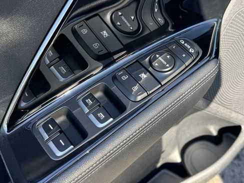 Used 2017 Kia Niro EX image 24