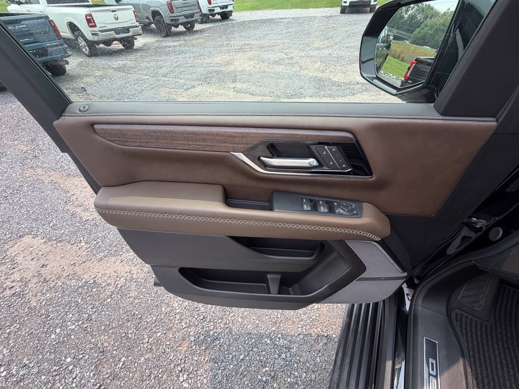 Used 2026 GMC Yukon Denali Ultimate AWD/4WD image 6