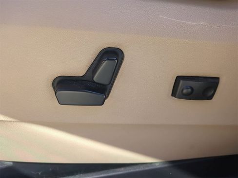 Used 2014 Dodge Grand Caravan SXT w/ UConnect Hands-Free Group image 17