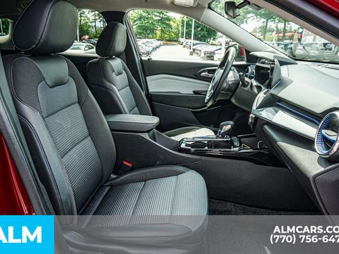 Used 2025 Chevrolet Trax LT w/ LT Convenience Package FWD image 24