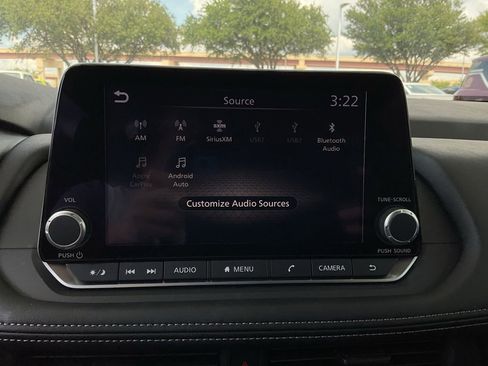 Used 2025 Nissan Rogue S AWD/4WD image 24