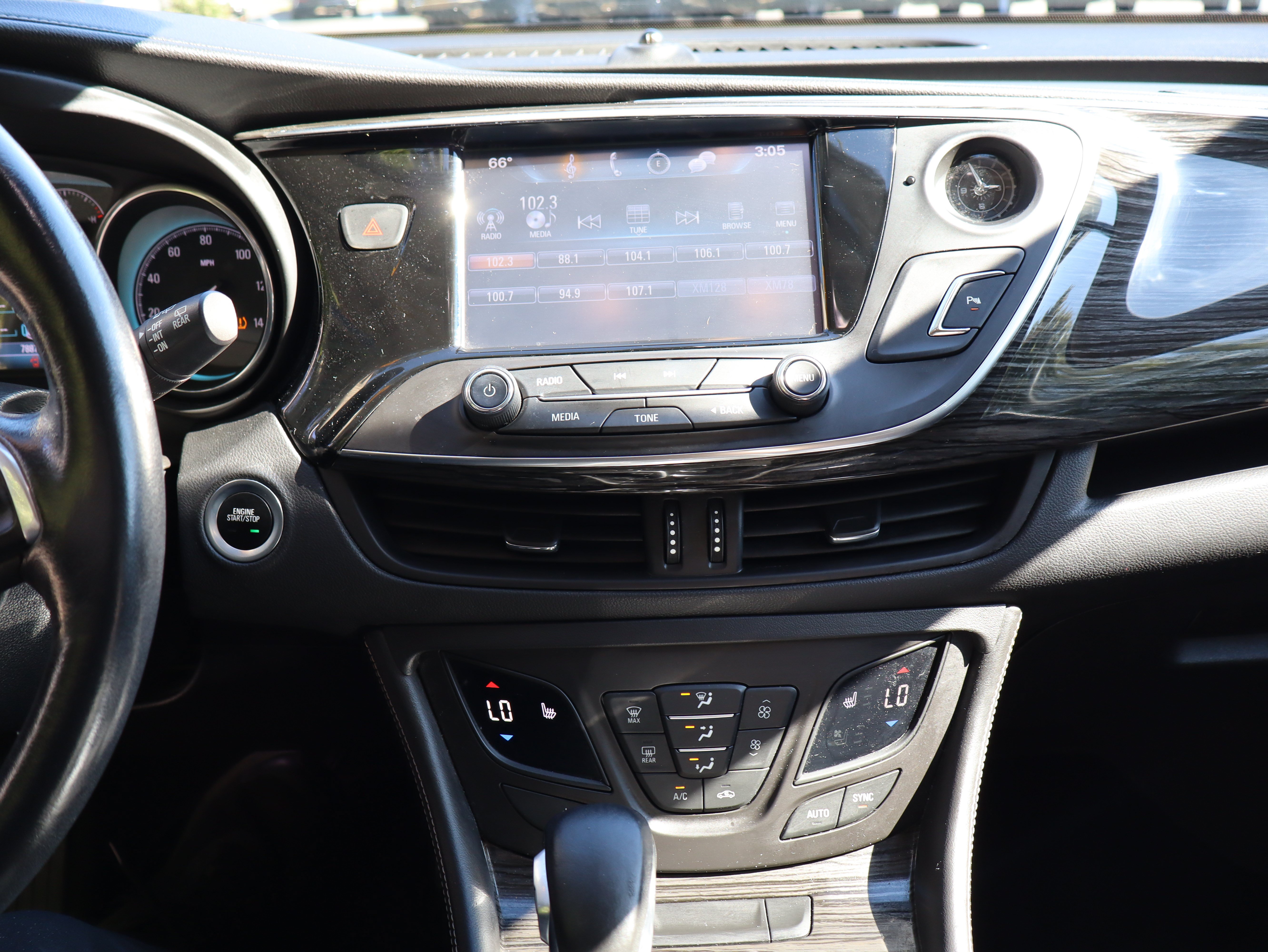 Used 2018 Buick Envision Essence FWD image 34