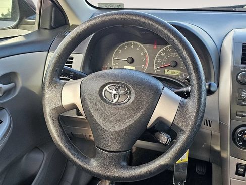 Used 2011 Toyota Corolla LE FWD image 38