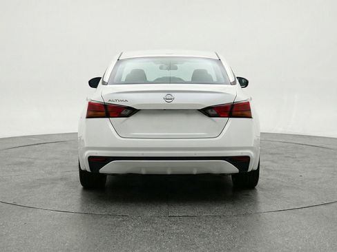 Used 2025 Nissan Altima 2.5 SV FWD image 7