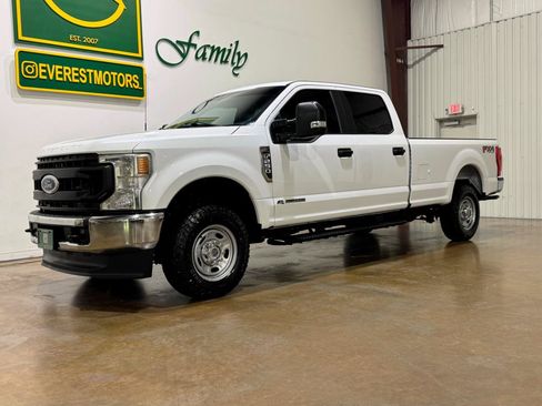 Used 2022 Ford F250 XL w/ Power Equipment Group AWD/4WD image 3